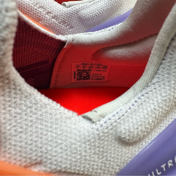 NWT Adidas Ultraboost Running Shoes - Size 7 - Picture 5 of 6